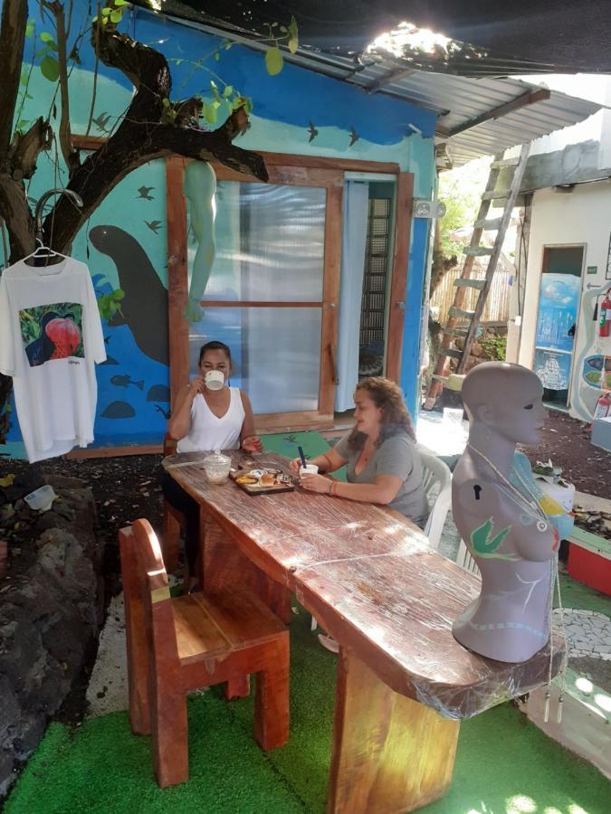 Cozy Hosting Galapagos Apartman Puerto Ayora  Kültér fotó