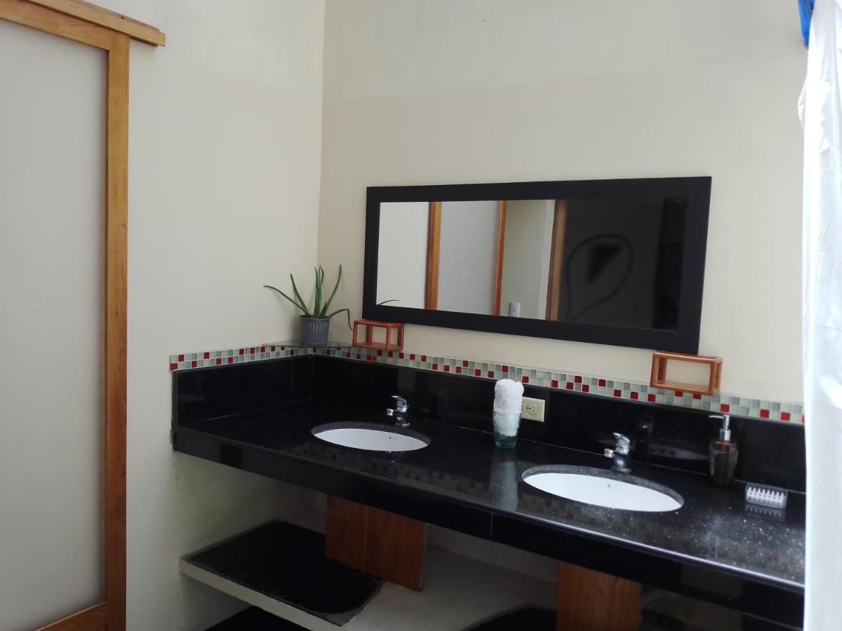 Cozy Hosting Galapagos Apartman Puerto Ayora  Kültér fotó